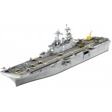 Revell Plastic model US Navy Assault Carrier...