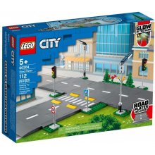 LEGO City intersection with traffic lights...