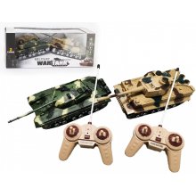 Madej Two R/C tanks fighting