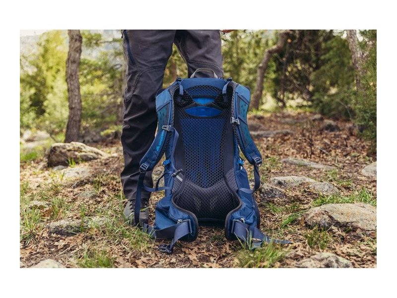 Gregory Float Zulu 30 Volcanic Black MD/LG trekking backpack